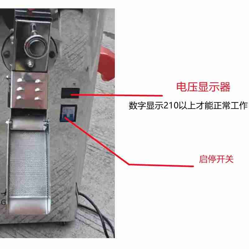 宝石项链。记者 黄东光 摄